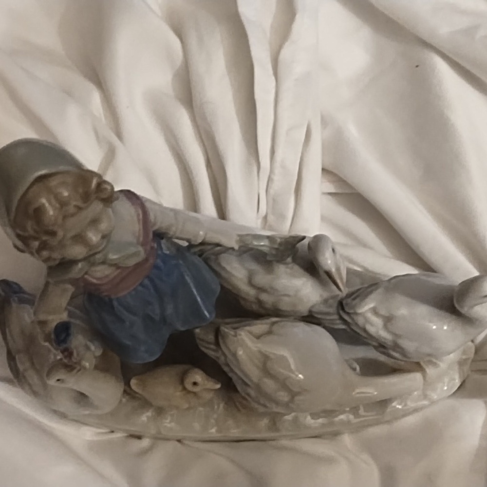 Antique German Porcelain Girl - Picture 4 of 4